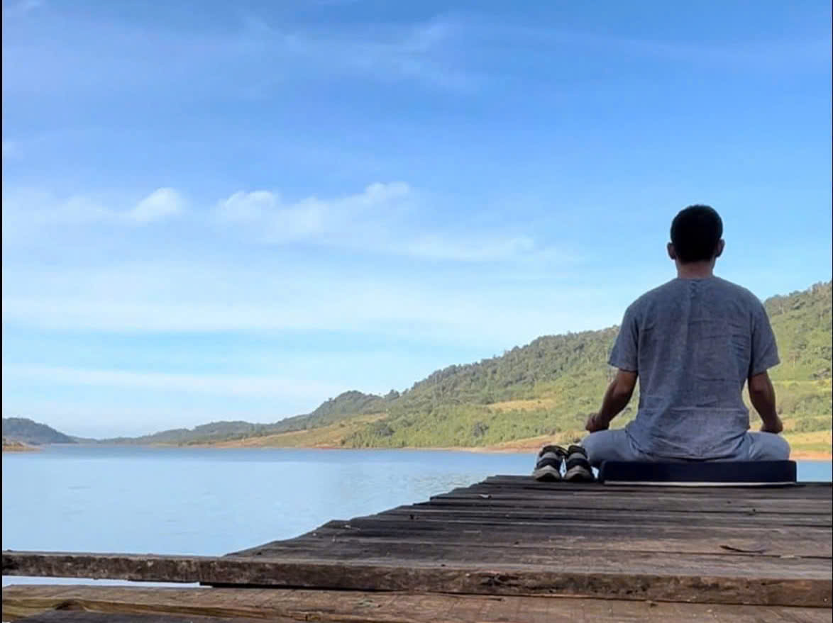 Vũ Khắc Sơn tại khóa thiền Vipassana
